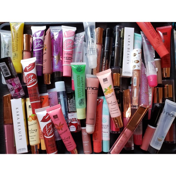 Lipgloss, Lipstick, Lip balms Bundle Of 5 Pieces - Picture 2 of 3